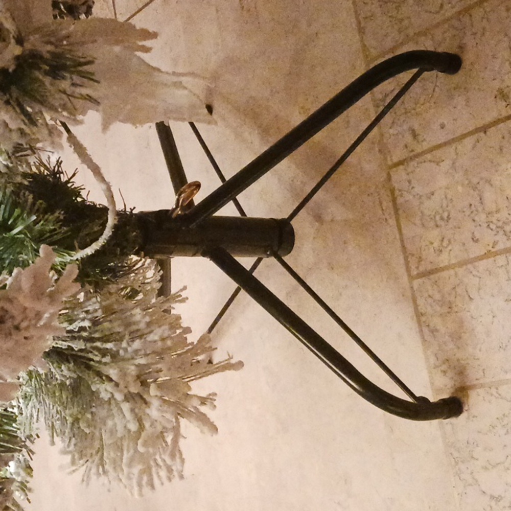 Lighted 3ft holiday Tree by Valeri Parhill/Qvc, plug-in,lightly flocked,,,NEW - Picture 5 of 12